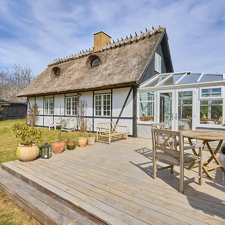 度假居 Thatched With Conservatory Near Græsted